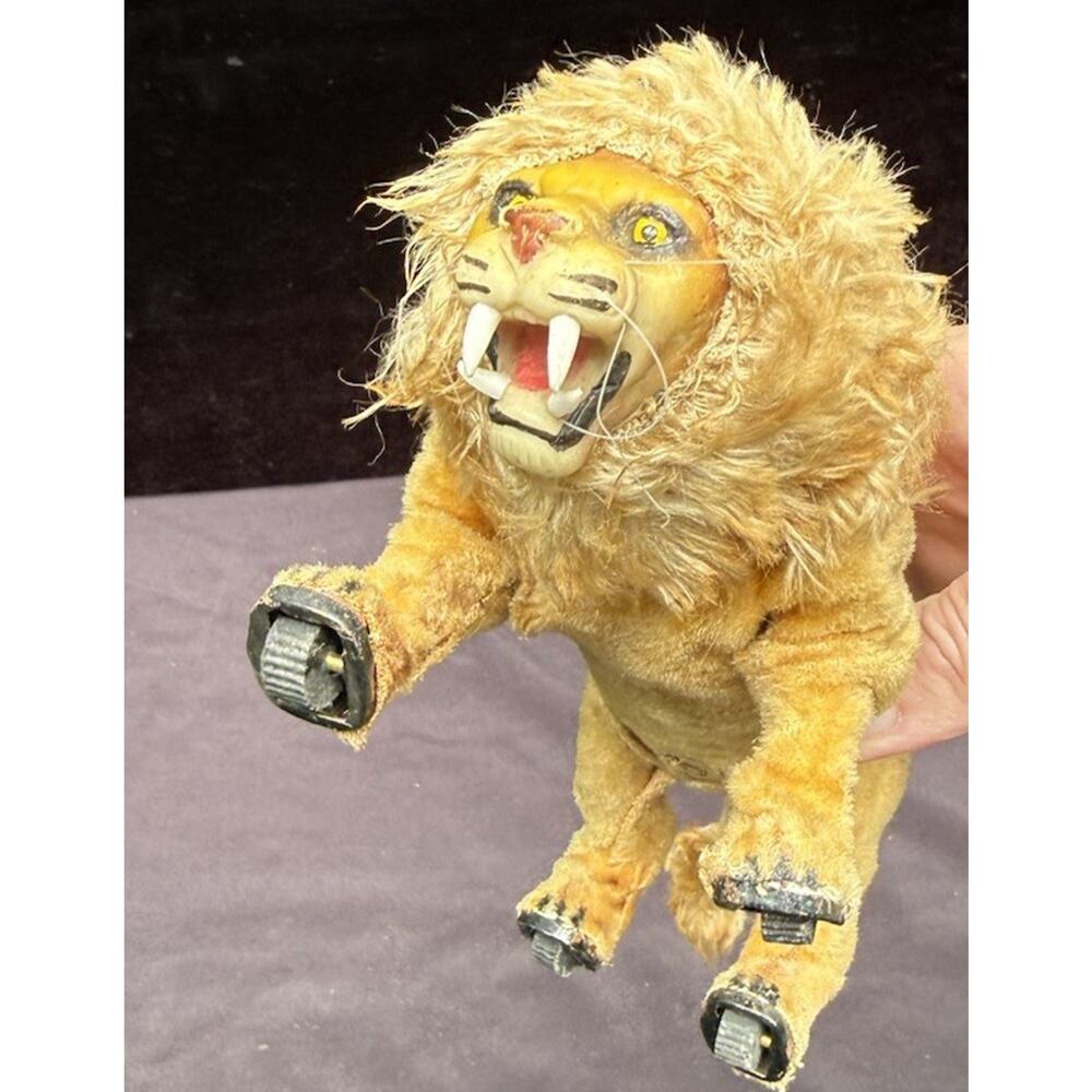 Vintage 1960’s Louis Marx WIND UP LION Toy Works! Walks & Roars Japan
